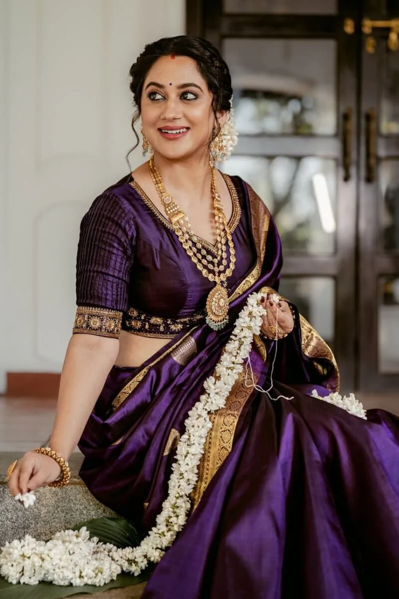 Evocative Purple Soft Banarasi Silk Saree With Piquant Blouse Piece - Image 4
