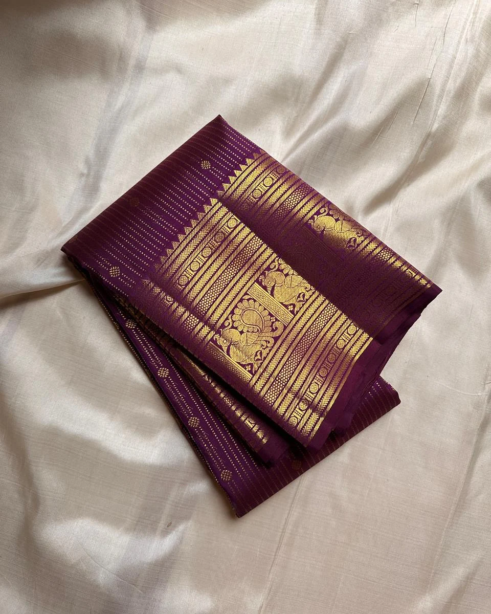 Exceptional Purple Soft Banarasi Silk Saree With Designer Blouse Piece - Image 2