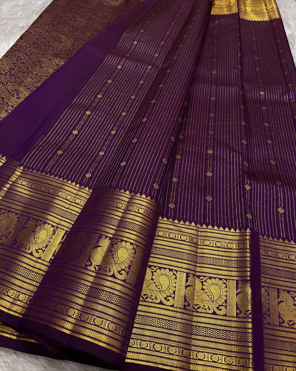 Exceptional Purple Soft Banarasi Silk Saree With Designer Blouse Piece - Image 5