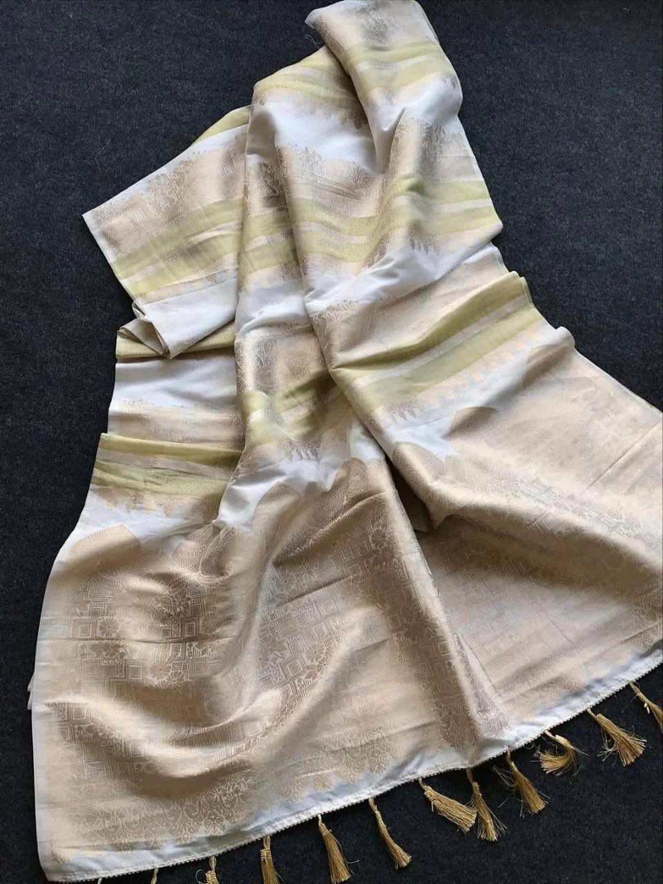 Exemplary Beige Banarasi Dola Silk Saree With Aplomb Blouse Piece - Image 2