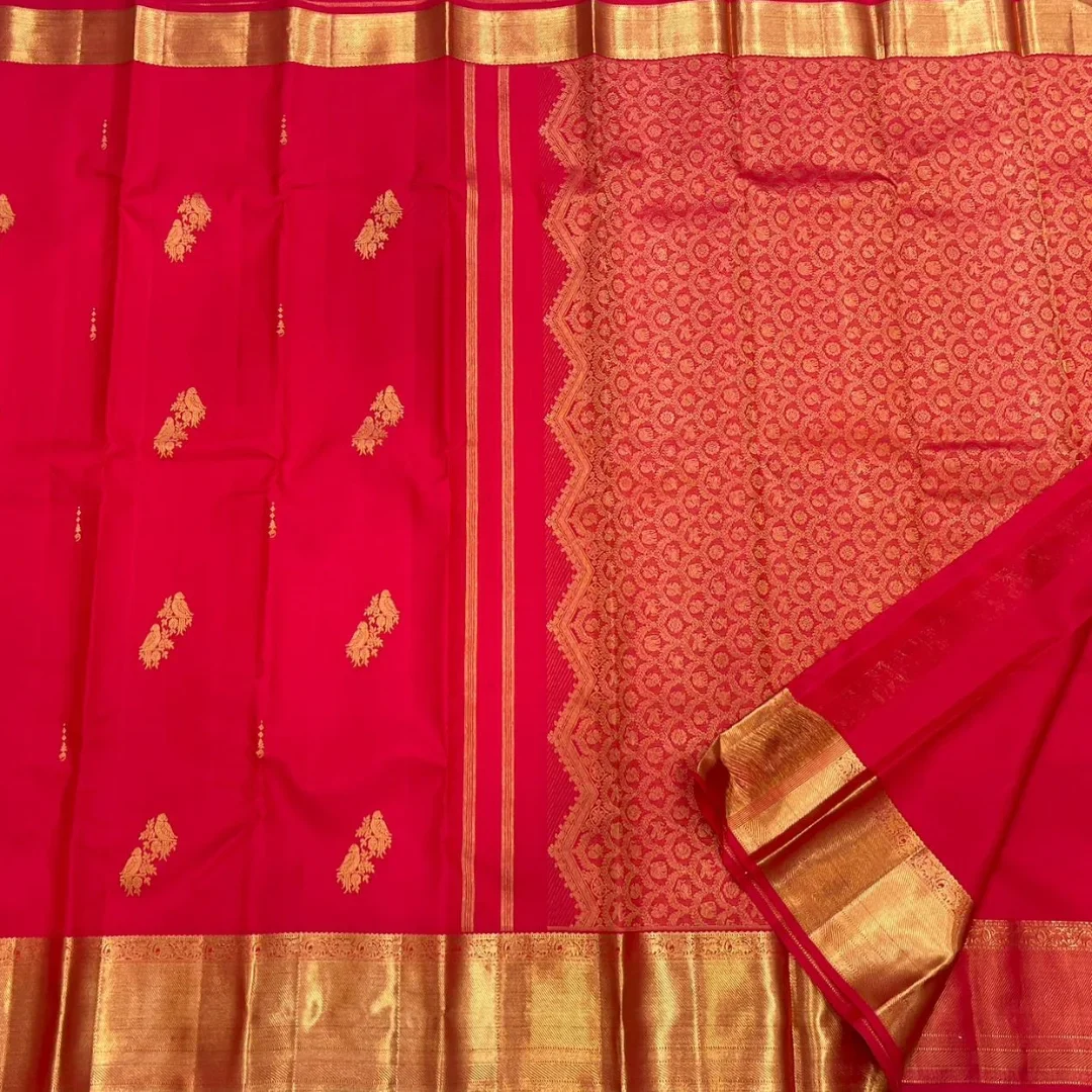 Exemplary Red Soft Banarasi Silk Saree With Forbearance Blouse Piece - Image 3