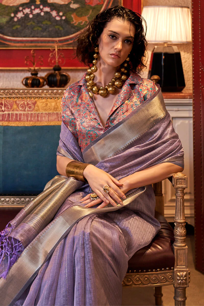 Exquisite Lavender Soft Banarasi Silk Saree With Alluring Blouse Piece - Image 2