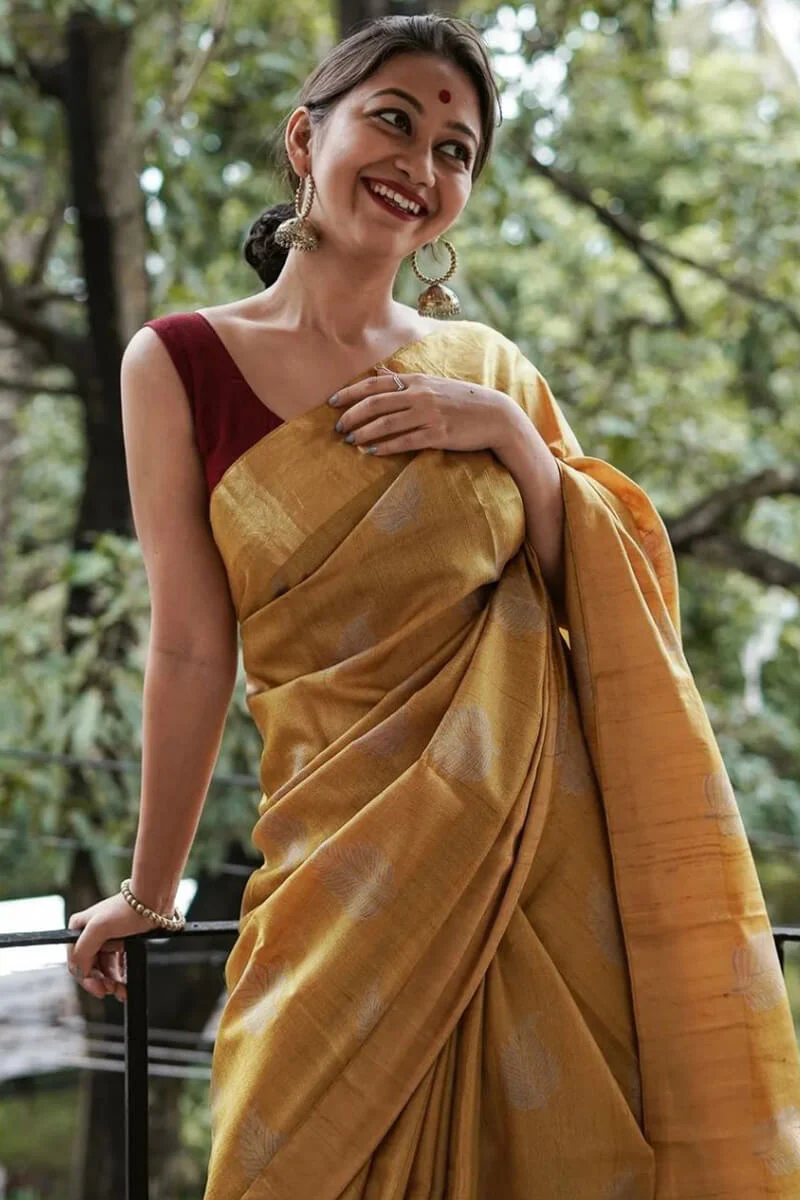 Exquisite Mustard Linen Silk Saree With Transcendent Blouse Piece - Image 4