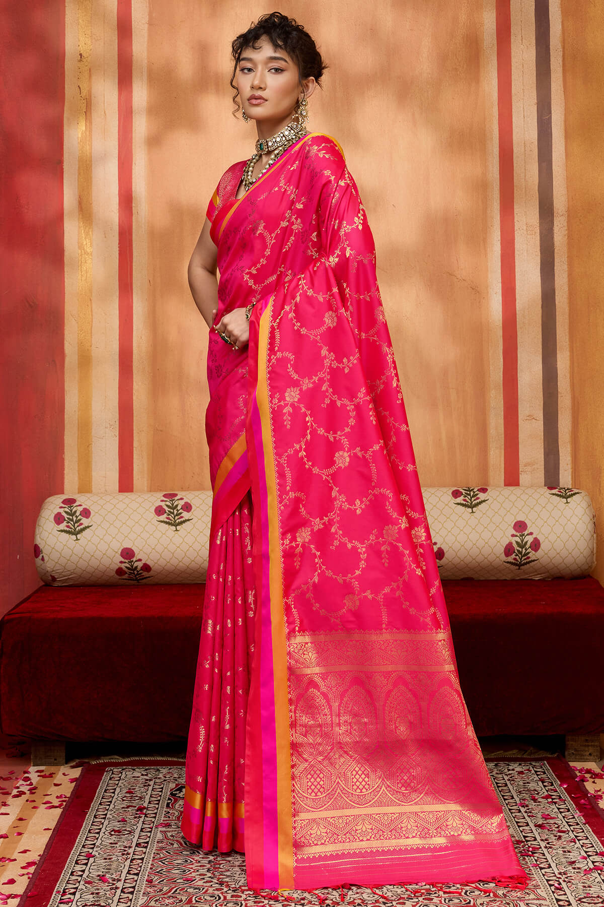 Exquisite Pink Pure Zari Weaving Banarasi Silk Saree With Smart Blouse Piece - Image 3