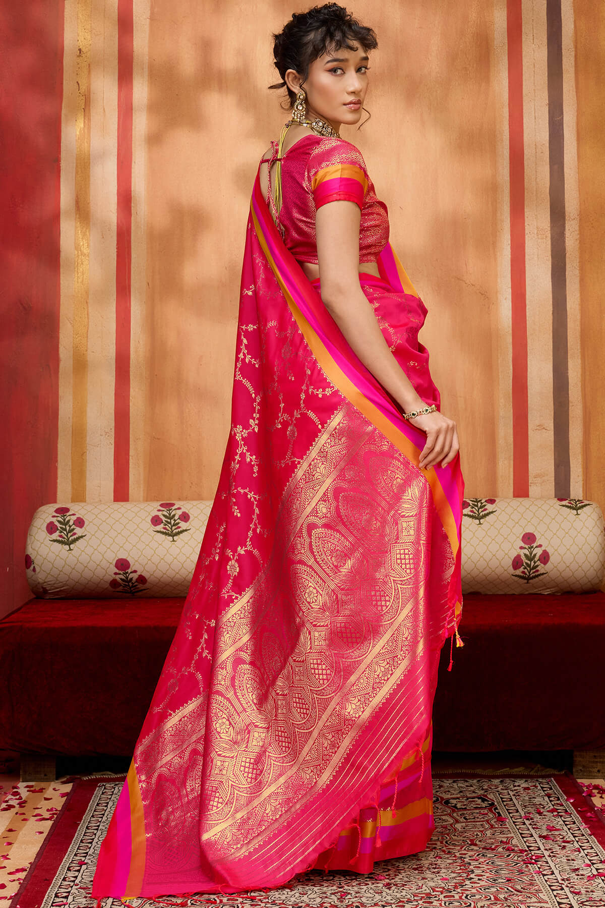 Exquisite Pink Pure Zari Weaving Banarasi Silk Saree With Smart Blouse Piece - Image 5