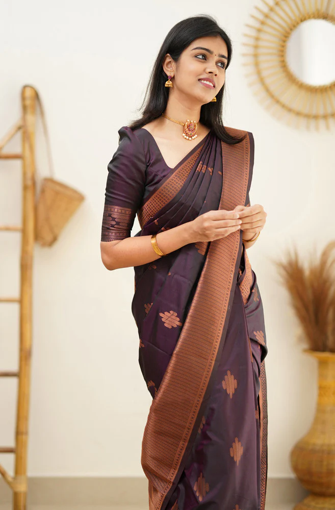 Exquisite Purple Soft Silk Saree With Adoring Blouse Piece - Image 3