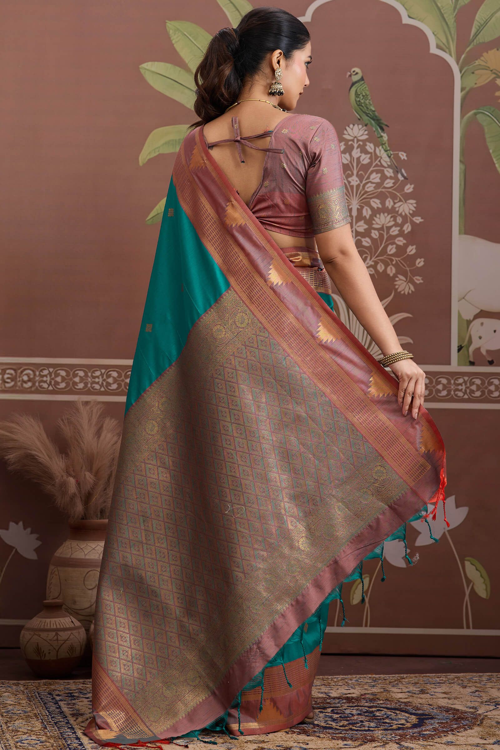 Extraordinary Rama Banarasi Tussar Silk Saree With Breathtaking Blouse Piece - Image 6