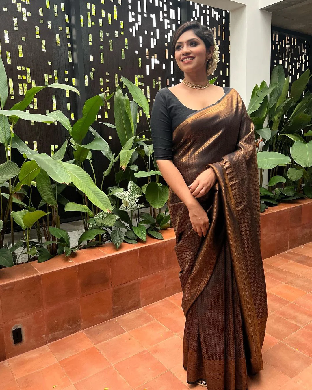 Exuberant Black Soft Silk Saree With Tempting Blouse Piece - Image 4