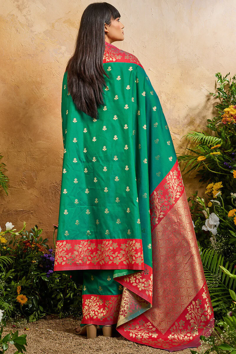 Exuberant Dark Green Pure Zari Weaving Banarasi Silk Saree With Adoring Blouse Piece - Image 6