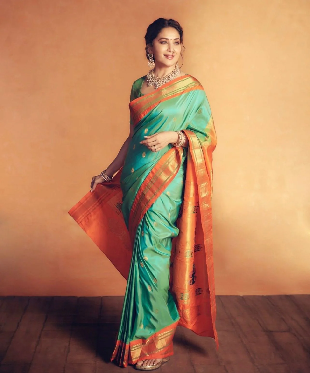 Exuberant Firozi Soft Silk Saree With Surreptitious Blouse Piece - Image 3