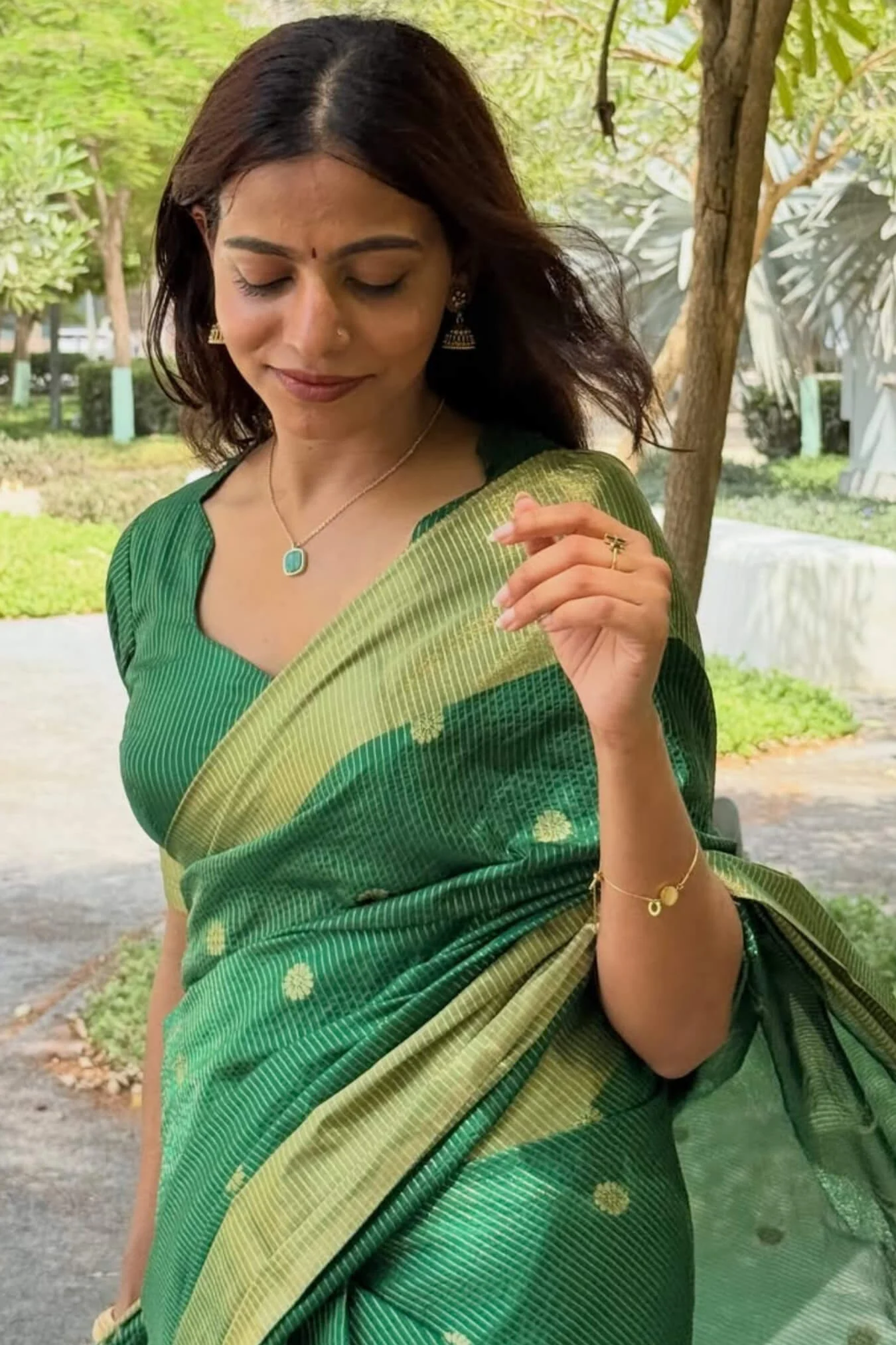 Exuberant Green Soft Silk Saree With Elision Blouse Piece - Image 2