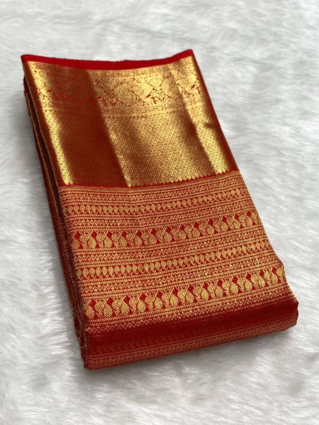 Exuberant Red Soft Banarasi Silk Saree With Smart Blouse Piece - Image 4