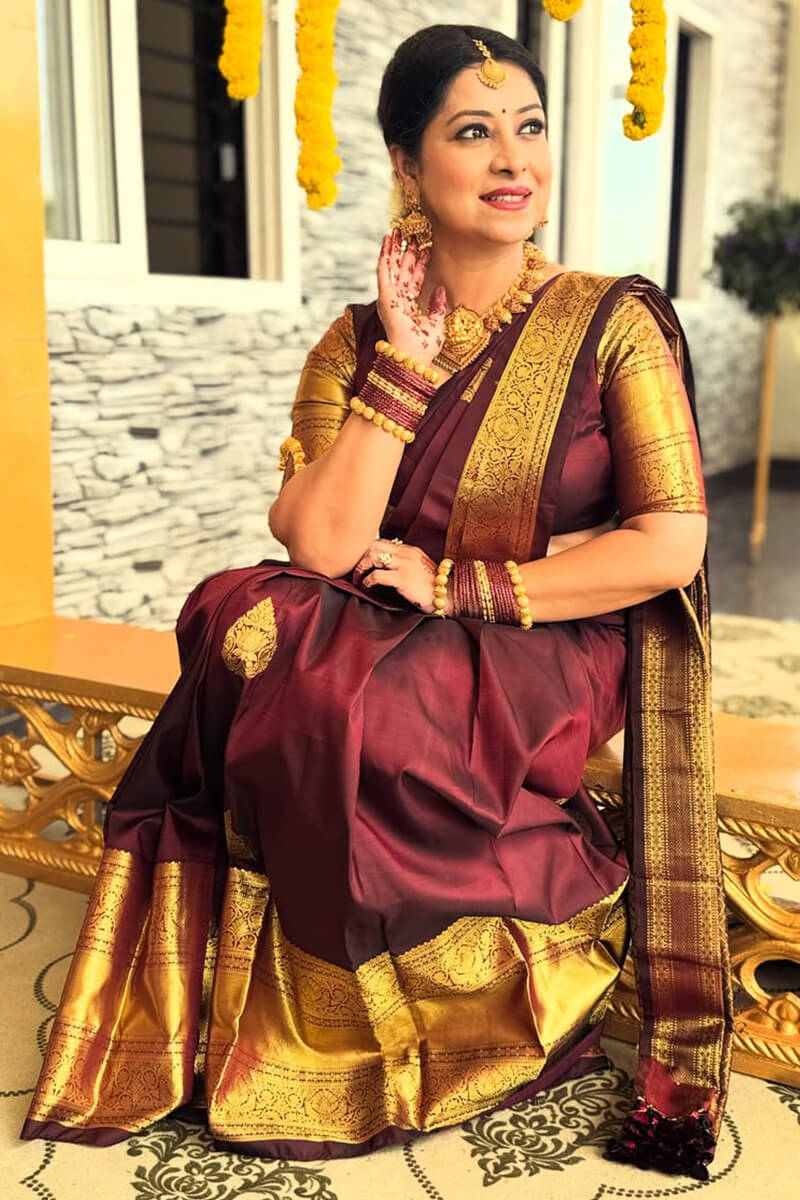 Eye-catching Maroon Soft Banarasi Silk Saree With Sophisticated Blouse Piece - Image 2