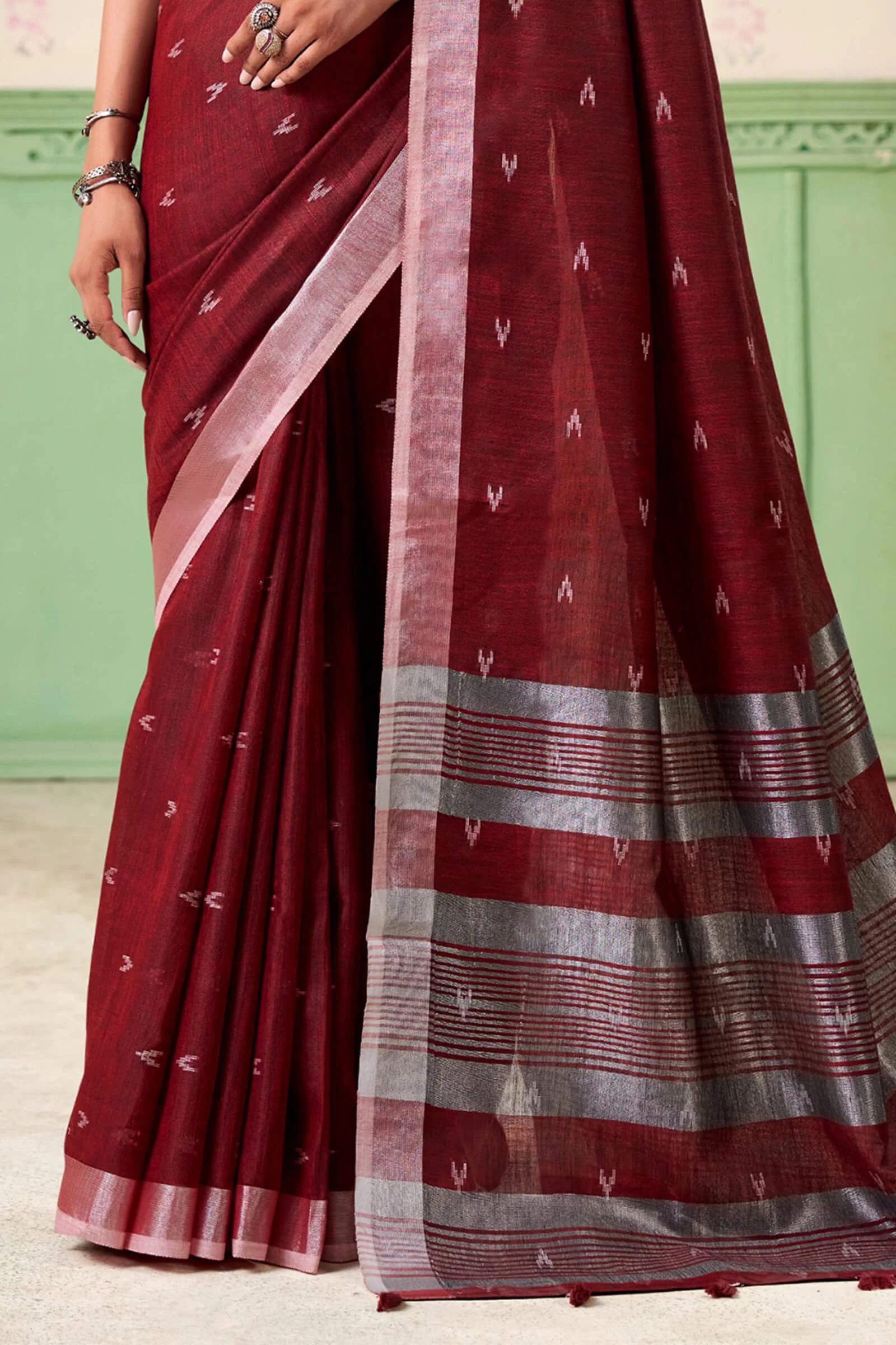 Fairytale Maroon Cotton Silk Saree With Woebegone Blouse Piece - Image 5