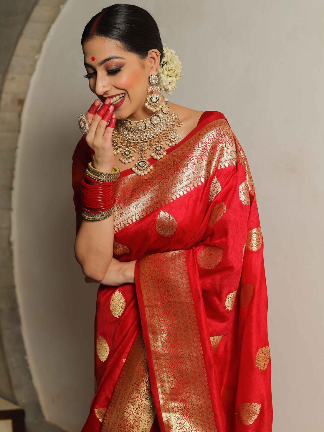 Fairytale Red Soft Silk Saree With Ailurophile Blouse Piece - Image 3