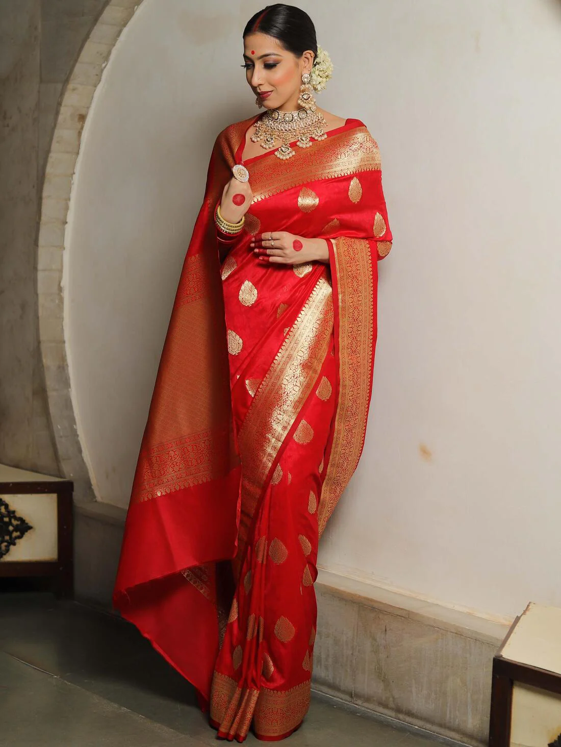 Fairytale Red Soft Silk Saree With Ailurophile Blouse Piece - Image 5