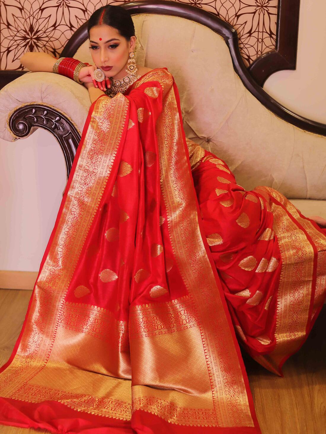 Fairytale Red Soft Silk Saree With Ailurophile Blouse Piece - Image 6