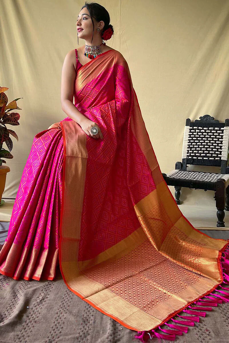 Fancifull Dark Pink Patola Silk Saree with Pretty Blouse Piece - Image 3