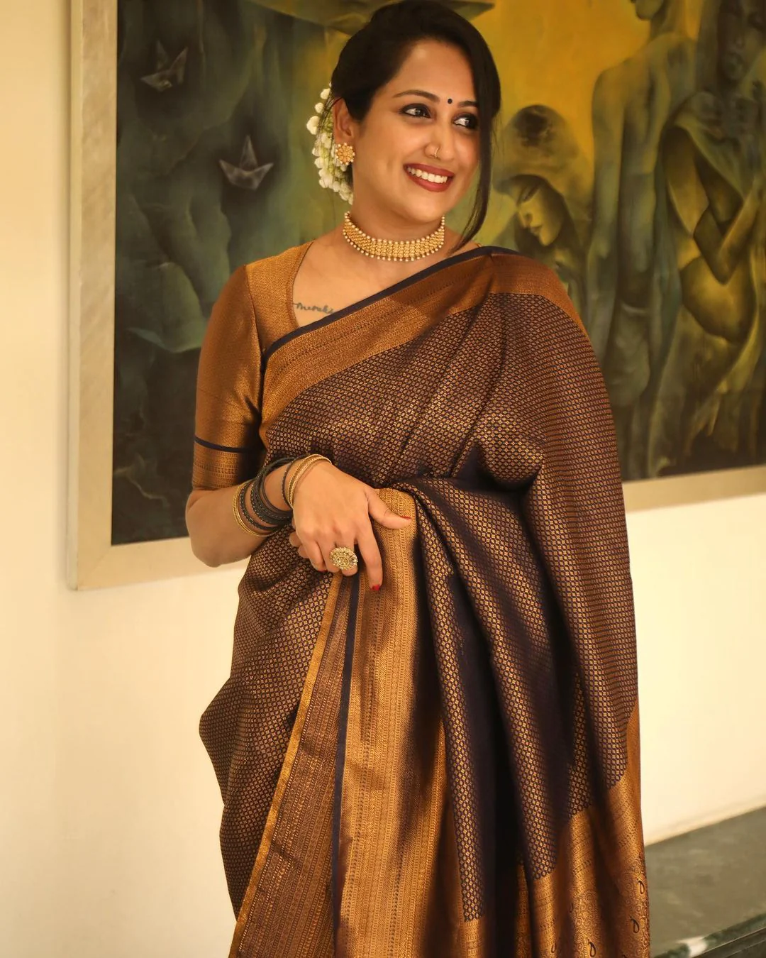 Fantabulous Black Soft Silk Saree with Incomparable Blouse Piece - Image 7