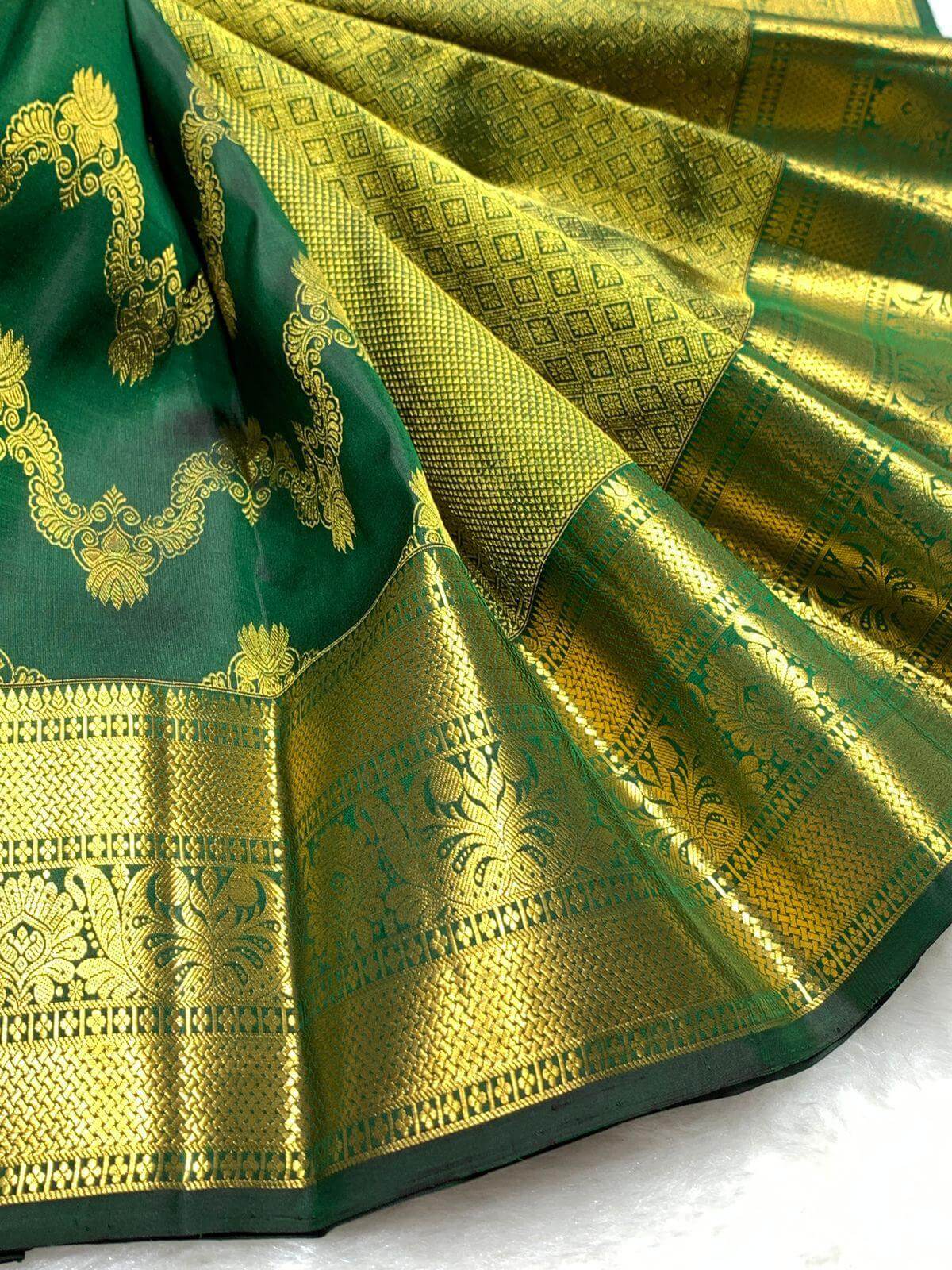 Fantabulous Dark Green Pure Zari Weaving Banarasi Silk Saree With Inspiring Blouse Piece - Image 4