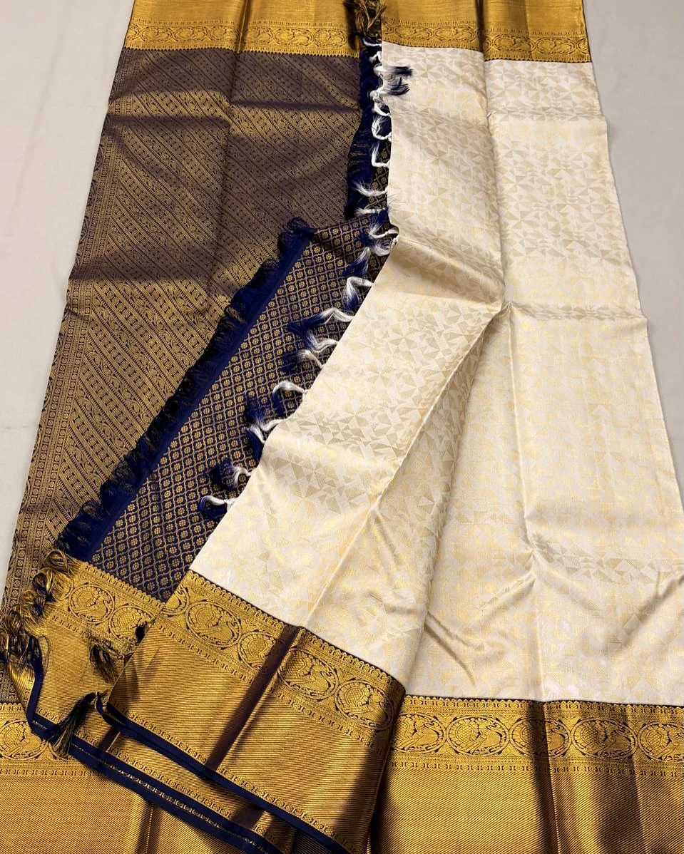 Fantabulous Off White Soft Silk Saree With Artistic Blouse Piece - Image 2