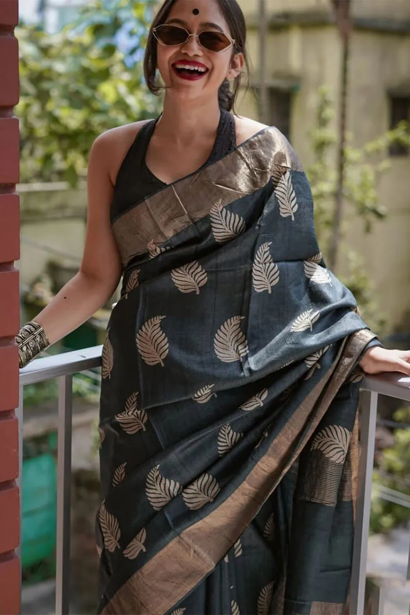 Felicitous Black Linen Silk Saree With Enigmatic Blouse Piece - Image 5
