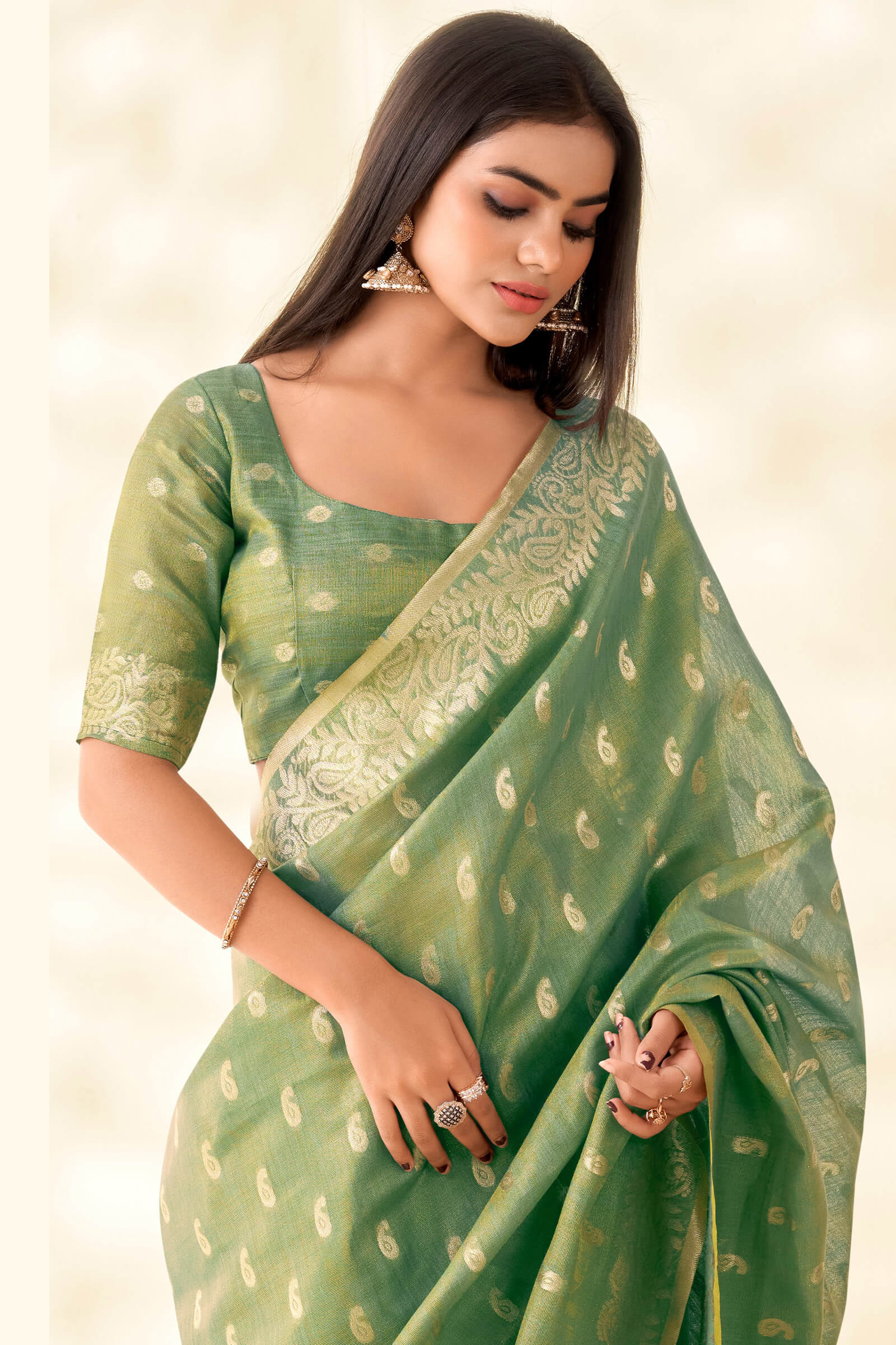 Felicitous Green Soft Banarasi Tissue Silk Saree With Pulsating Blouse Piece - Image 2