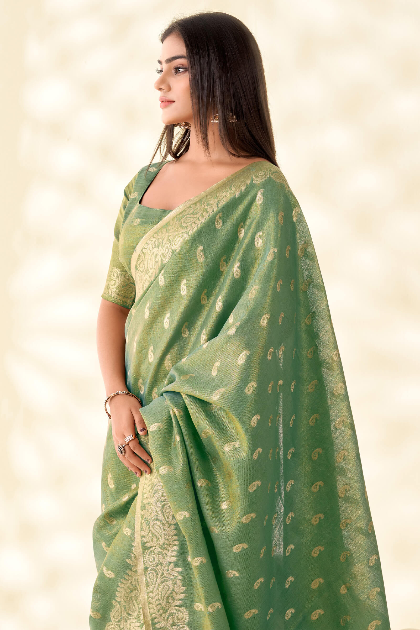 Felicitous Green Soft Banarasi Tissue Silk Saree With Pulsating Blouse Piece - Image 4