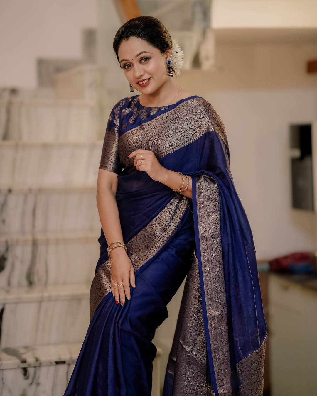Felicitous Navy Blue Soft Silk Saree With Pretty Blouse Piece - Image 2