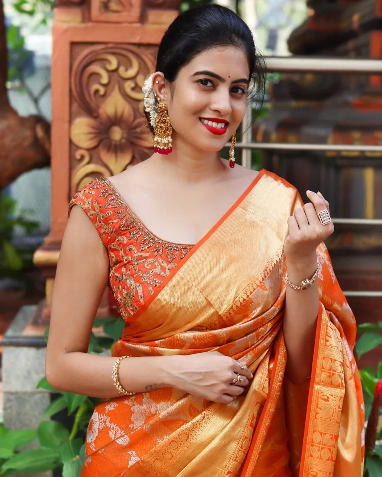 Felicitous Orange Soft Banarasi Silk Saree With Enchanting Blouse Piece - Image 4