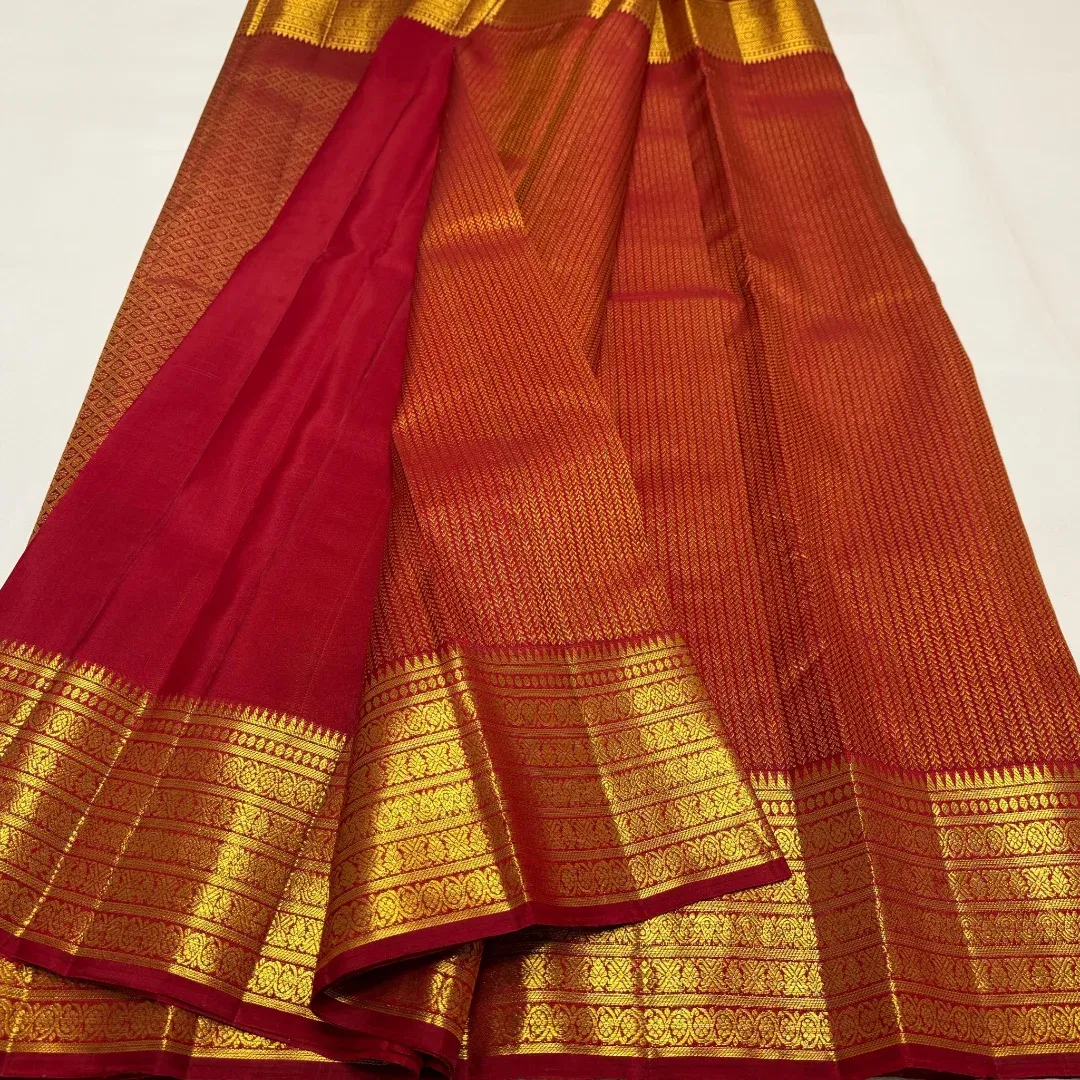 Felicitous Red Soft Banarasi Silk Saree With Improbable Blouse Piece - Image 3