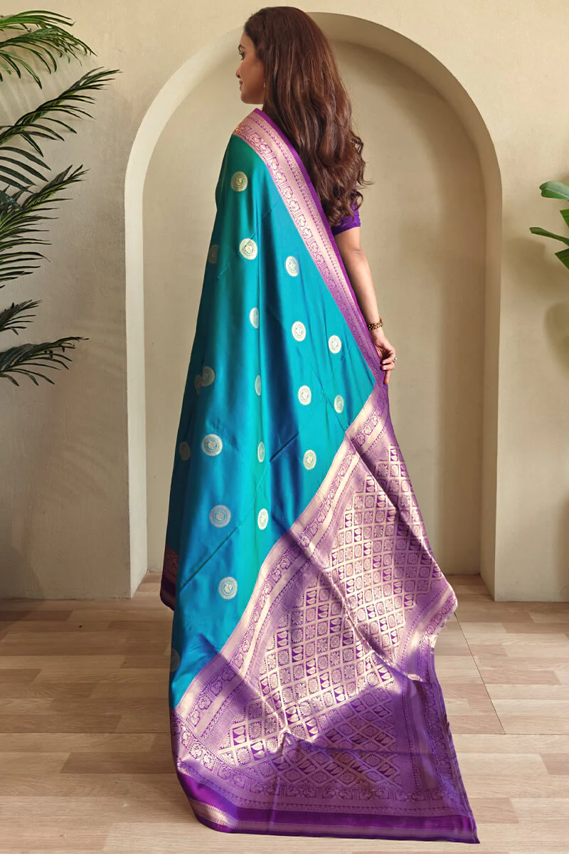 Flamboyant Rama Soft Banarasi Silk Saree With Tremendous Blouse Piece - Image 3