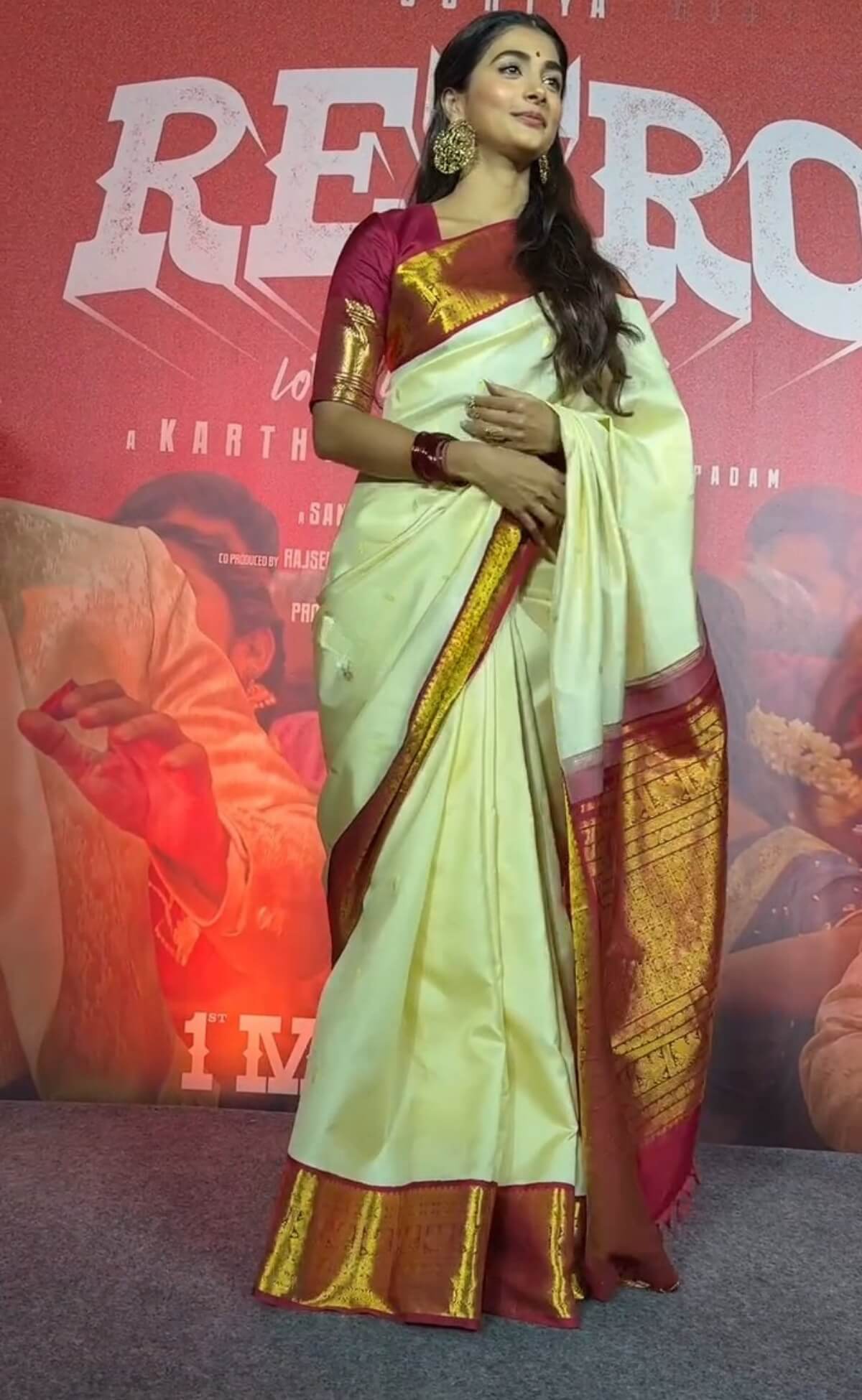 Flameboyant Beige Soft Banarasi Silk Saree With Classy Blouse Piece - Image 4