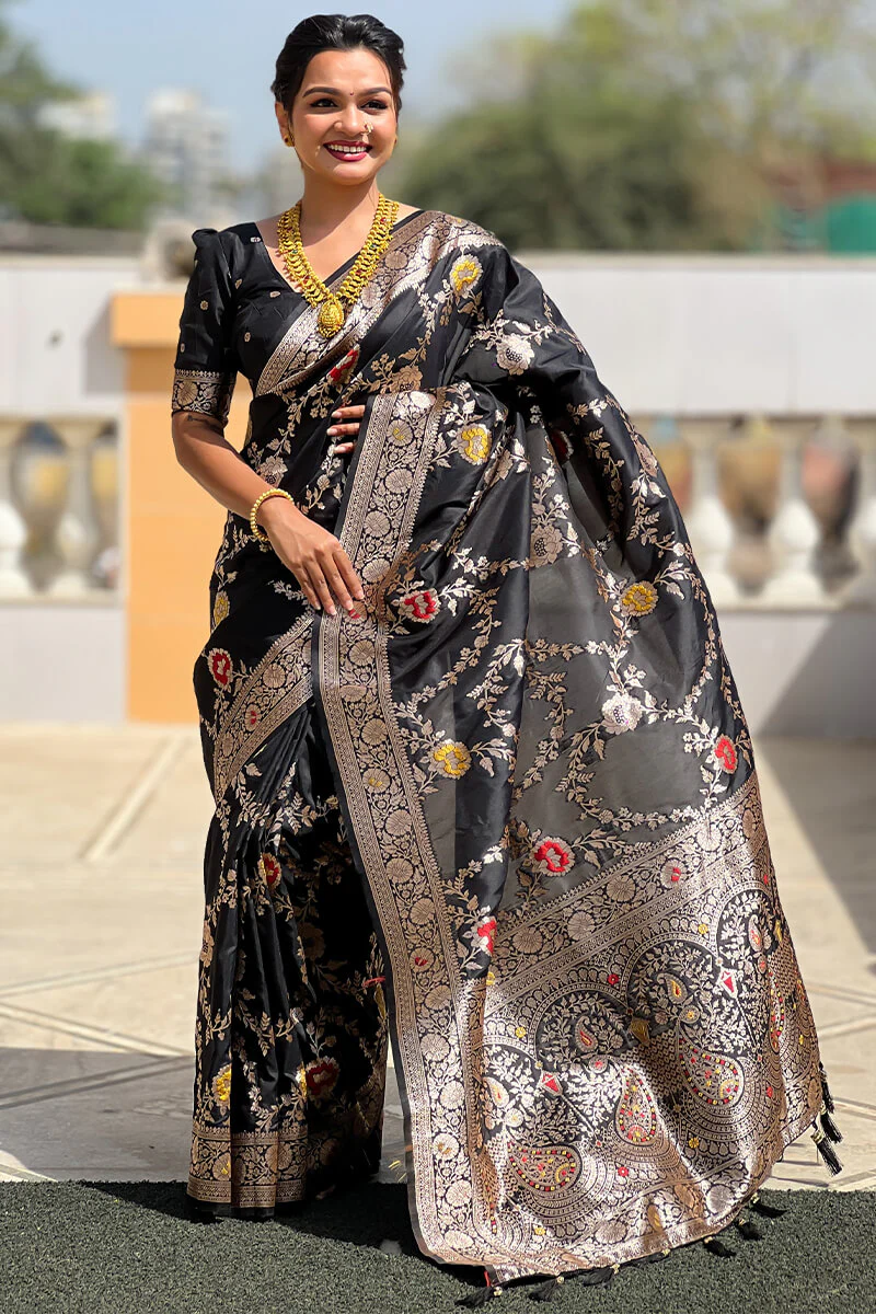 Flaunt Black Soft Banarasi Silk Saree With Outstanding Blouse Piece - Image 4