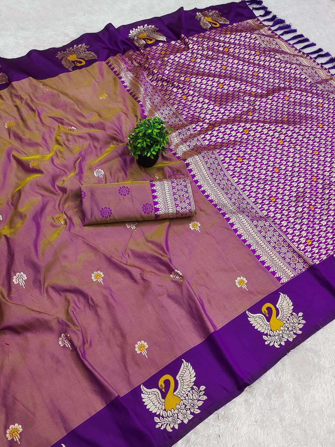 Flaunt Lavender Pure Zari Weaving Banarasi Silk Saree With Sophisticated Blouse Piece