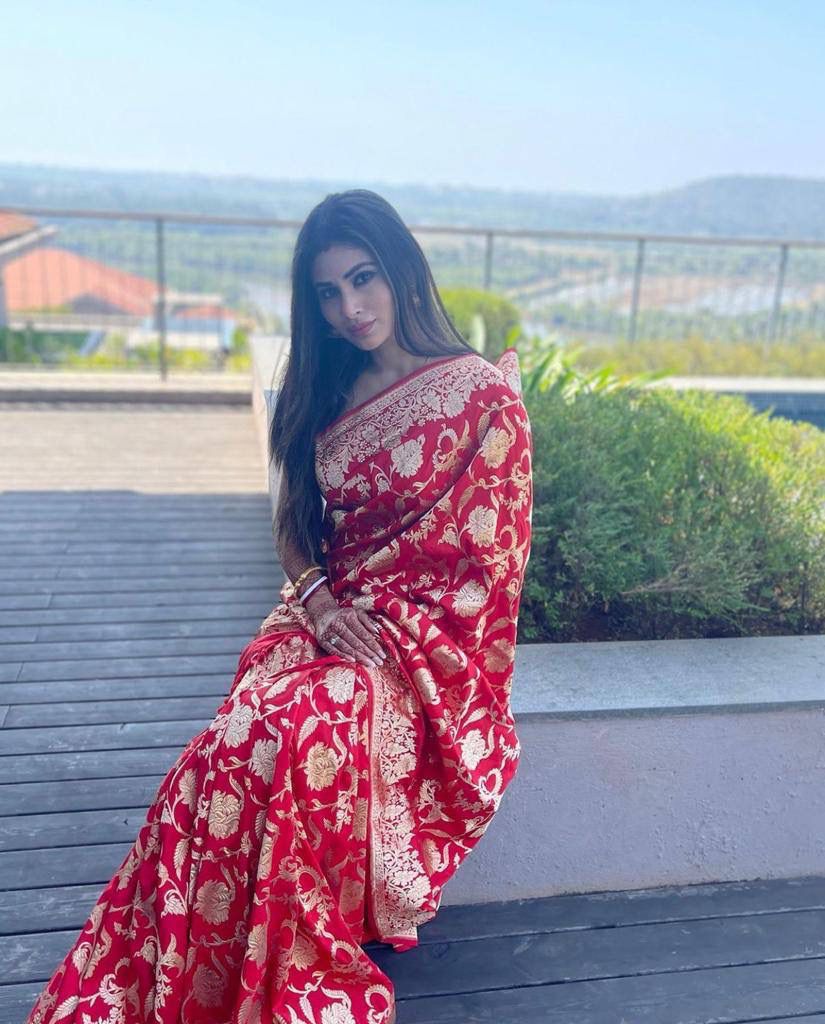 Flaunt Red Soft Banarasi Silk Saree Gleaming Blouse Piece - Image 4