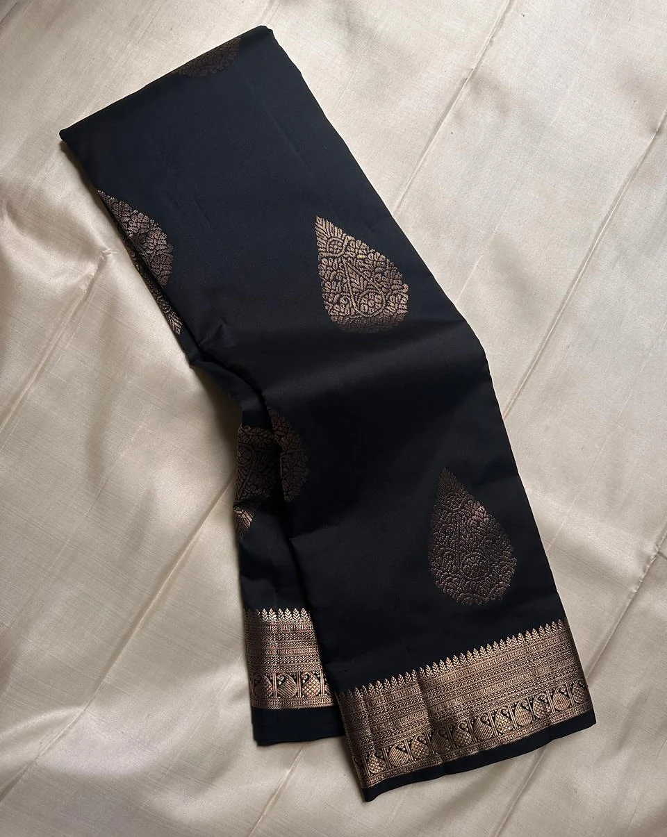 Forbearance Black Pure Zari Weaving Banarasi Silk Saree With Symmetrical Blouse Piece - Image 2