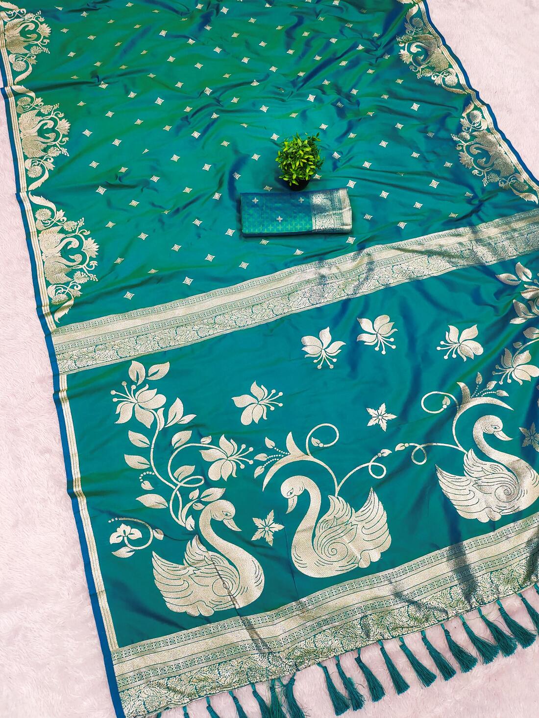 Forbearance Sea Green Pure Zari Weaving Banarasi Silk Saree With Comely Blouse Piece - Image 2