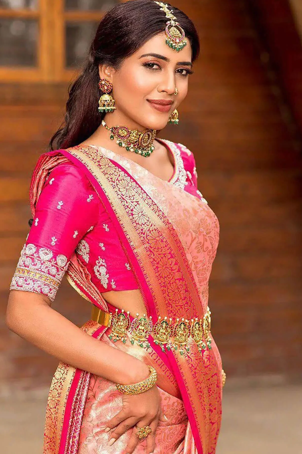 Fragrant Peach Soft Silk Saree With Vibrant Blouse Piece - Image 5