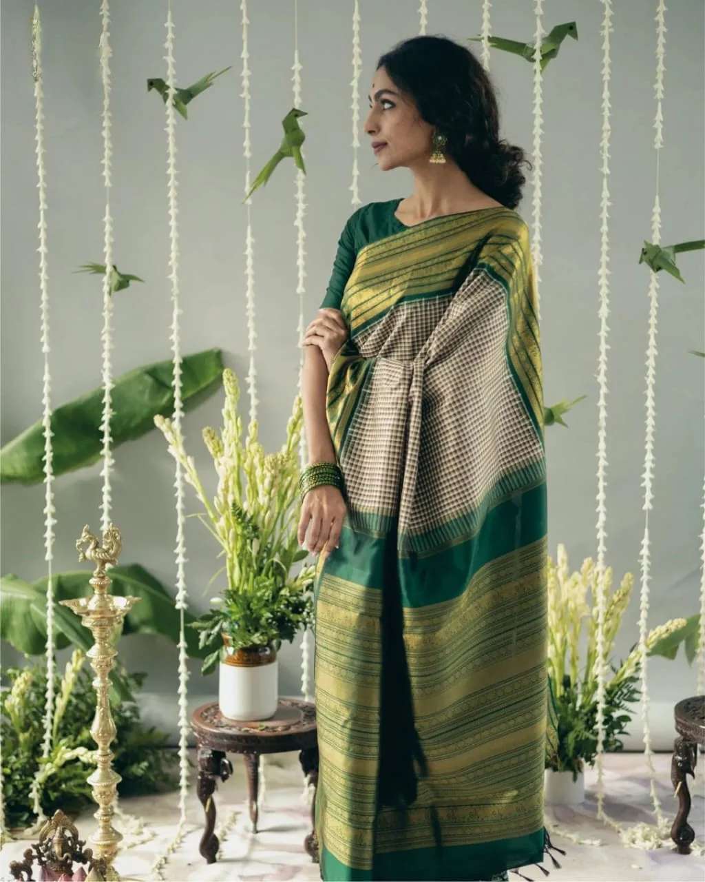 Glamorous Grey Soft Silk Saree With Dulcet Blouse Piece - Image 3