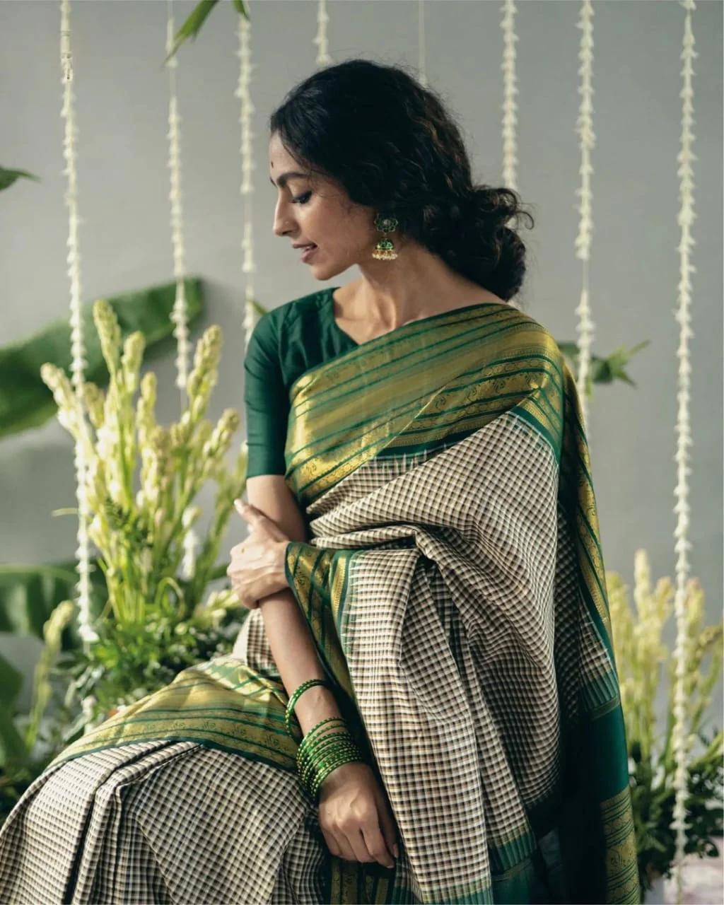 Glamorous Grey Soft Silk Saree With Dulcet Blouse Piece - Image 4