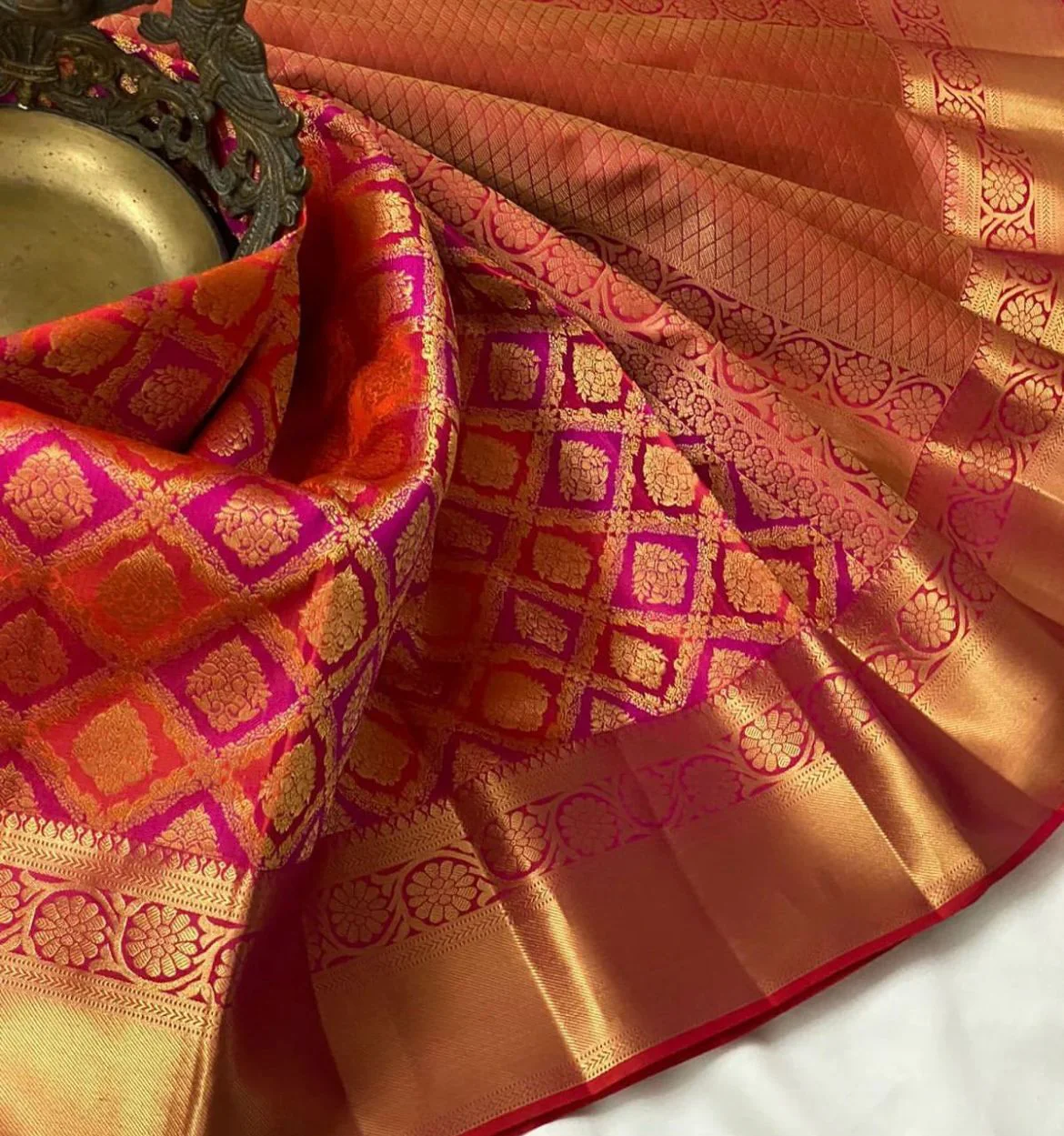 Glamorous Red Soft Silk Saree With Imaginative Blouse Piece - Image 4