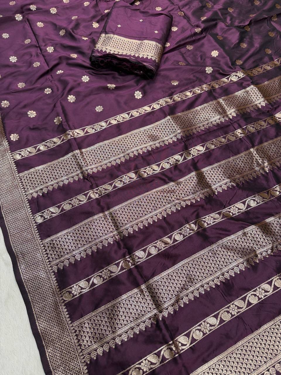 Glamorous Wine Pure Zari Weaving Banarasi Silk Saree With Pretty Blouse Piece - Image 3