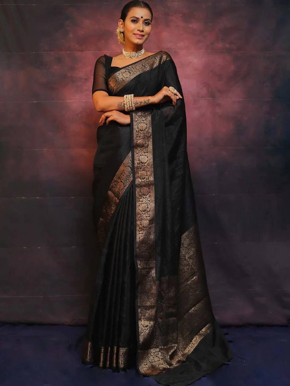 Gleaming Black Soft Silk Saree With Designer Blouse Piece - Image 3