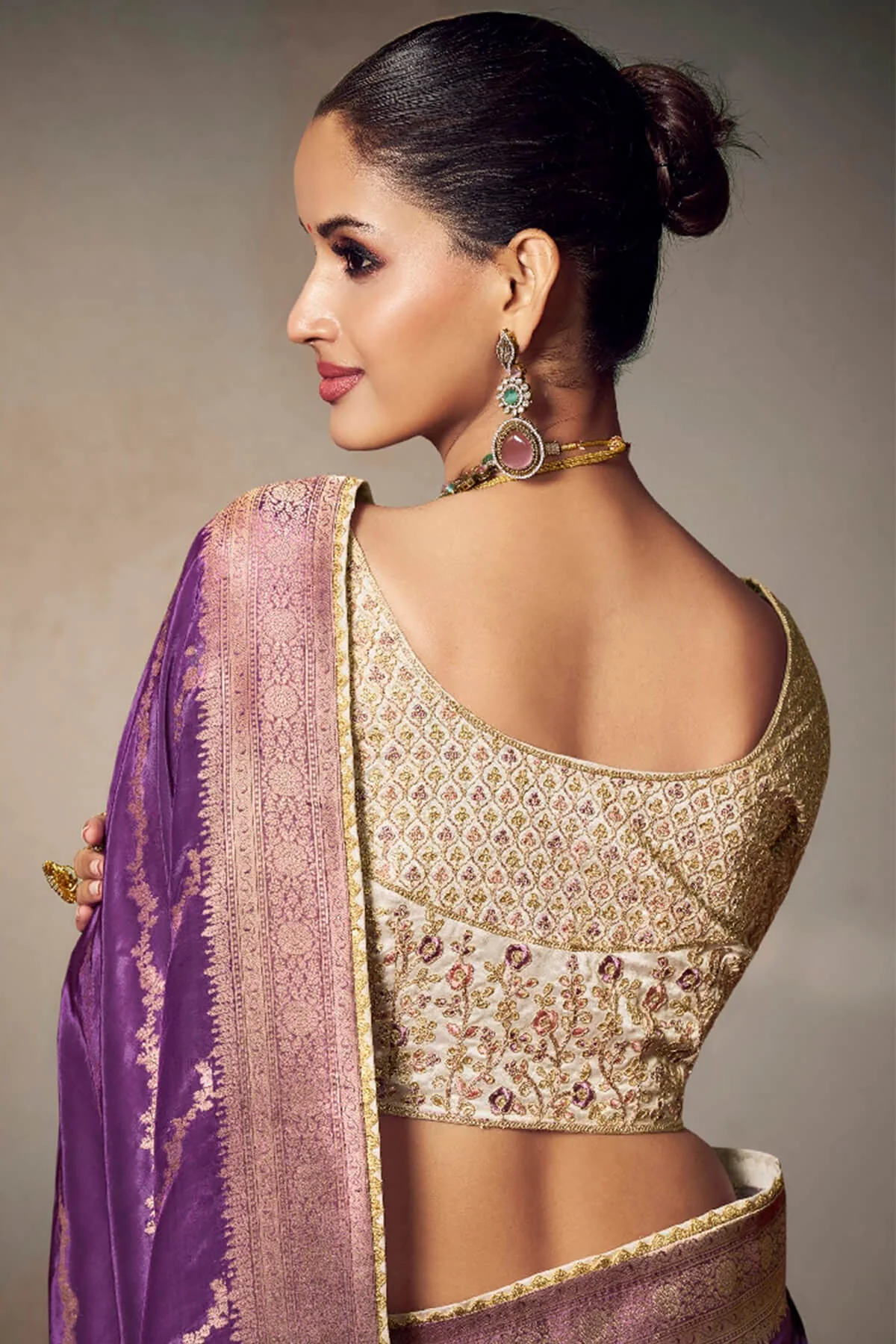 Gleaming Purple Banarasi Silk Saree With Embroidery Blouse Piece - Image 3