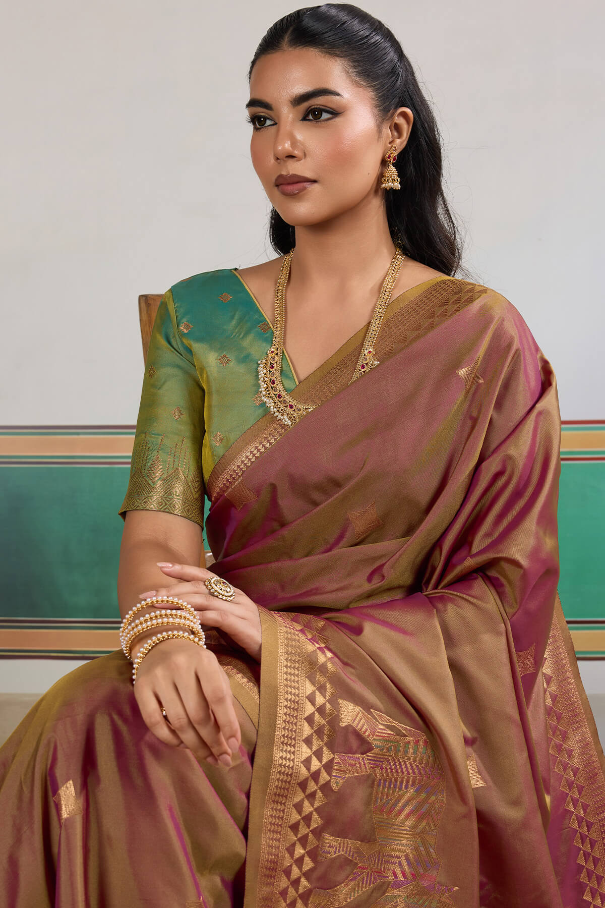 Gleaming Wine Pure Zari Weaving Banarasi Silk Saree With Profuse Blouse Piece - Image 2