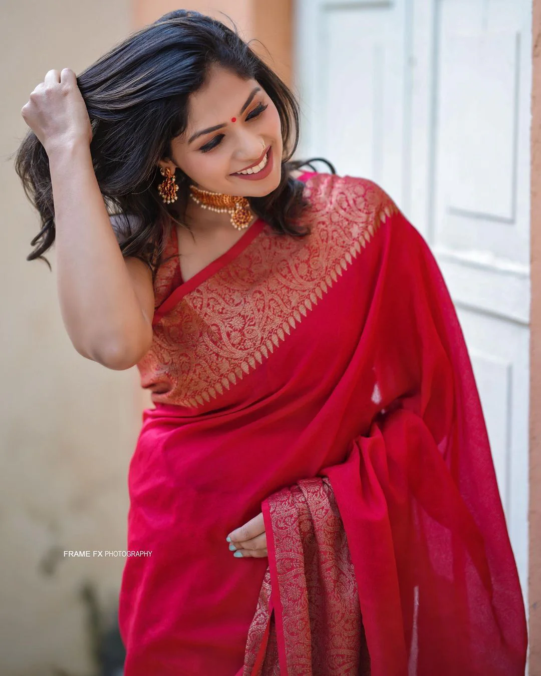 Glittering Red Soft Silk Saree With Unequalled Blouse Piece - Image 5