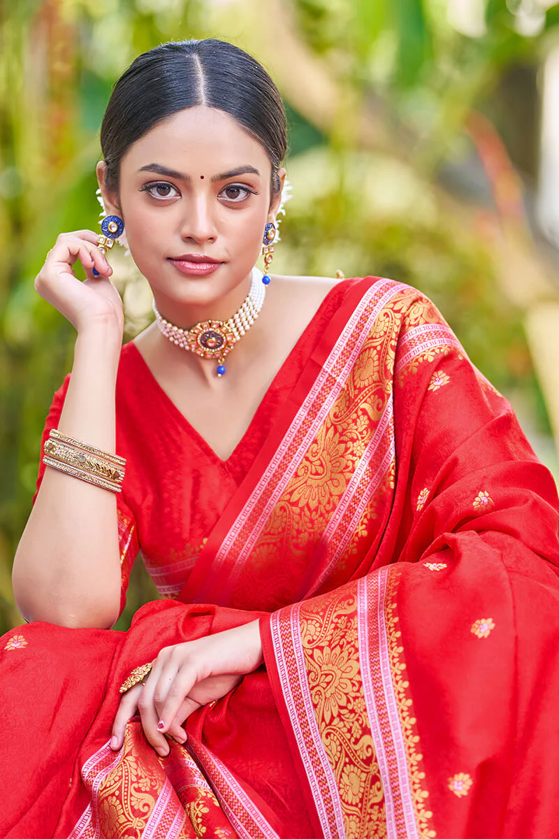 Glorious Red Kanjivaram Silk Saree With Confounding Blouse Piece - Image 2