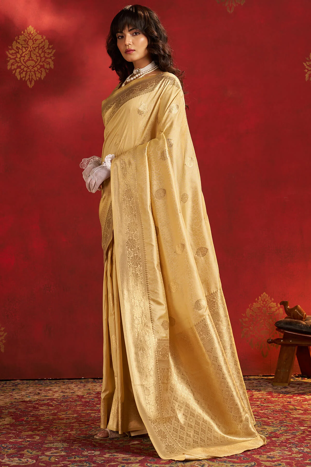 Glowing Beige Pure Zari Weaving Banarasi Silk Saree With Divine Blouse Piece - Image 4