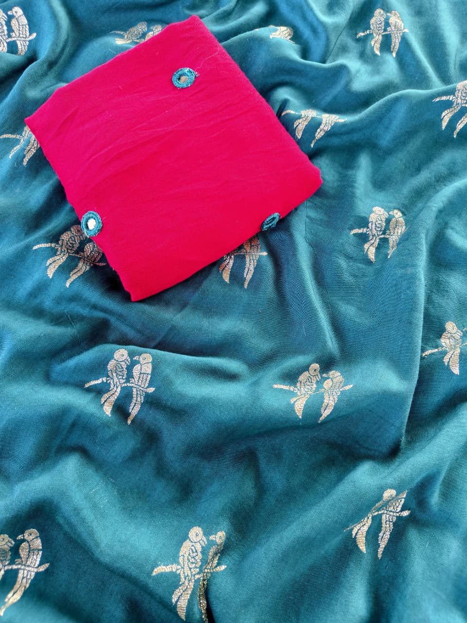 Gorgeous Firozi Banarasi Georgette Silk Saree With Dazzling Blouse Piece - Image 3